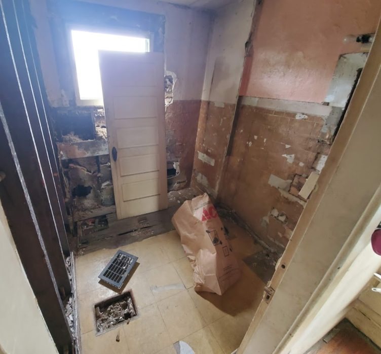 Franklinton full-home, tub, before